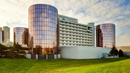 Hyatt-Regency-OHare-P206-Exterior.16x9